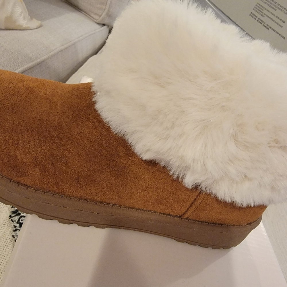 Boots - Picture 9 of 10